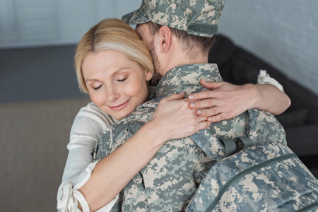 Поздравления для мамы провожающей сына в армию